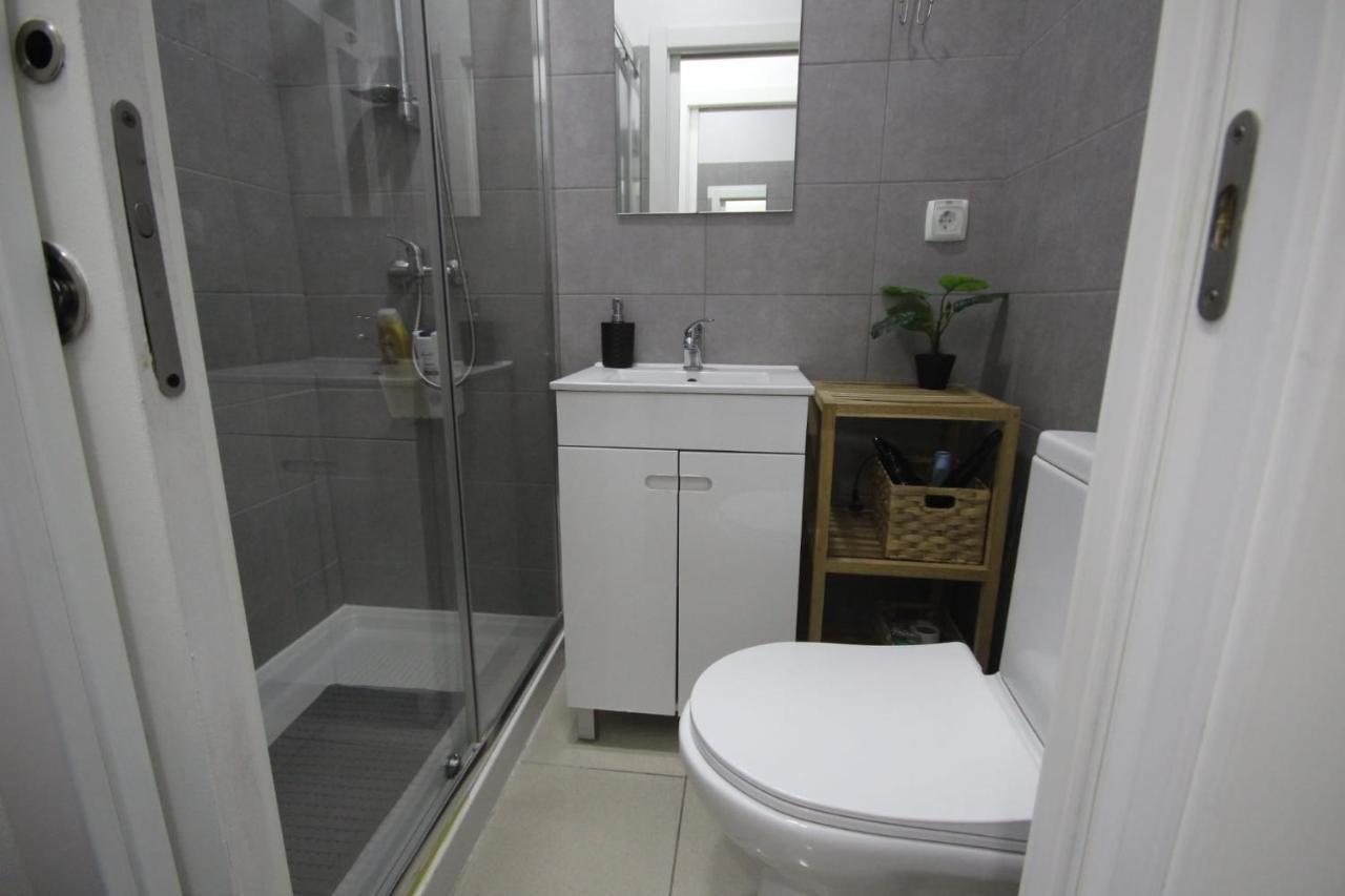 Pensión Antique M1 R1 - Amazing Double With Shared Bathroom In Marques Pombal