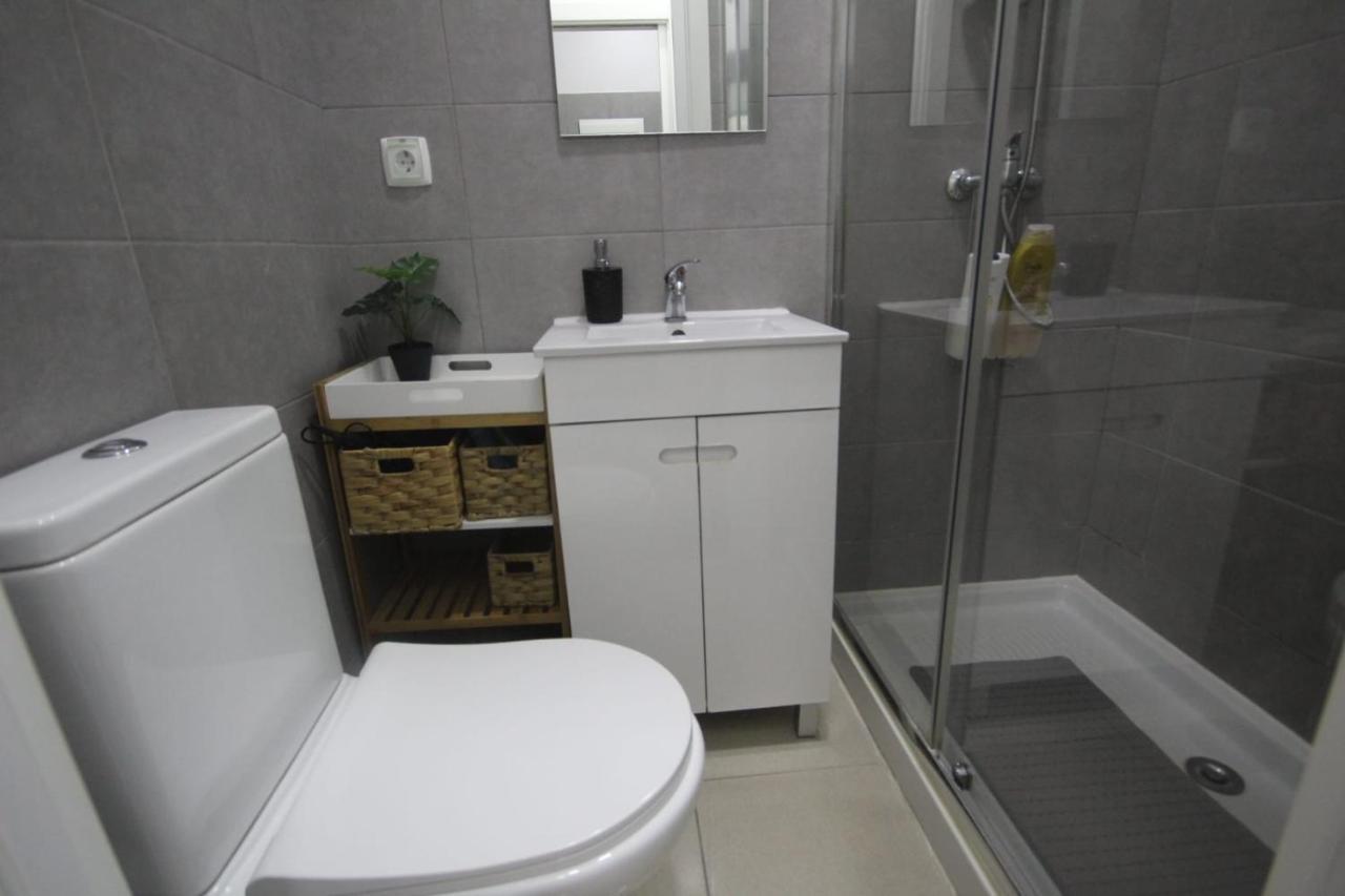 Antique M1 R1 - Amazing Double With Shared Bathroom In Marques Pombal * Lisboa